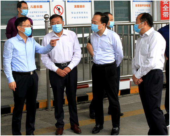 省交通運輸廳黨組書(shū)記、廳長(cháng)章義來(lái)到集團公司阜陽(yáng)長(cháng)途汽車(chē)中心站檢查安全生產(chǎn)工作