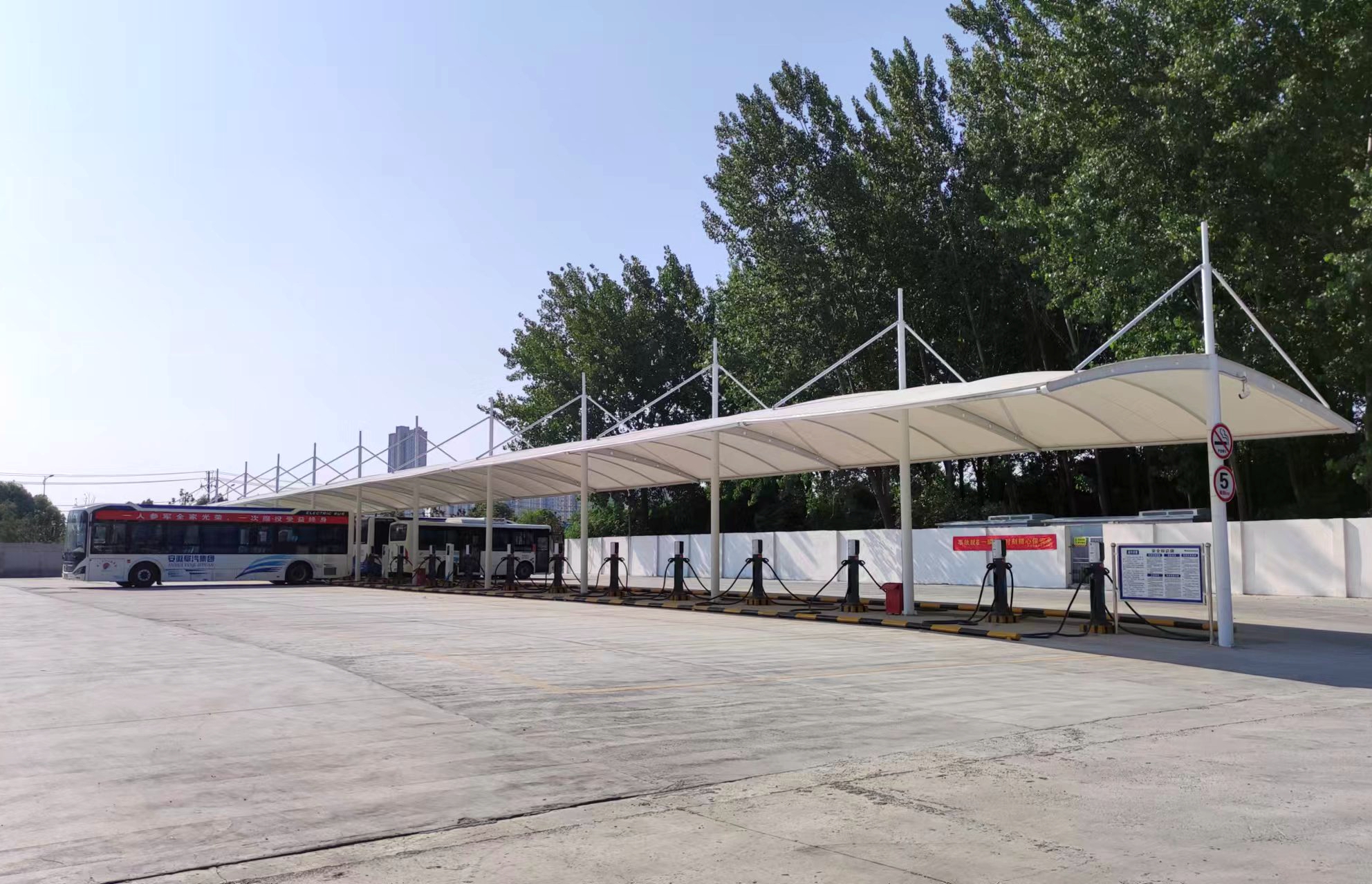 沙河路充電樁站場(chǎng)建設完成并投入運行